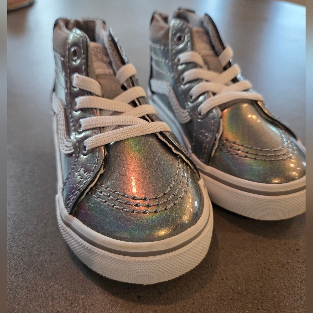 NWOT TODDLER 7 IRRIDESCANT VANS